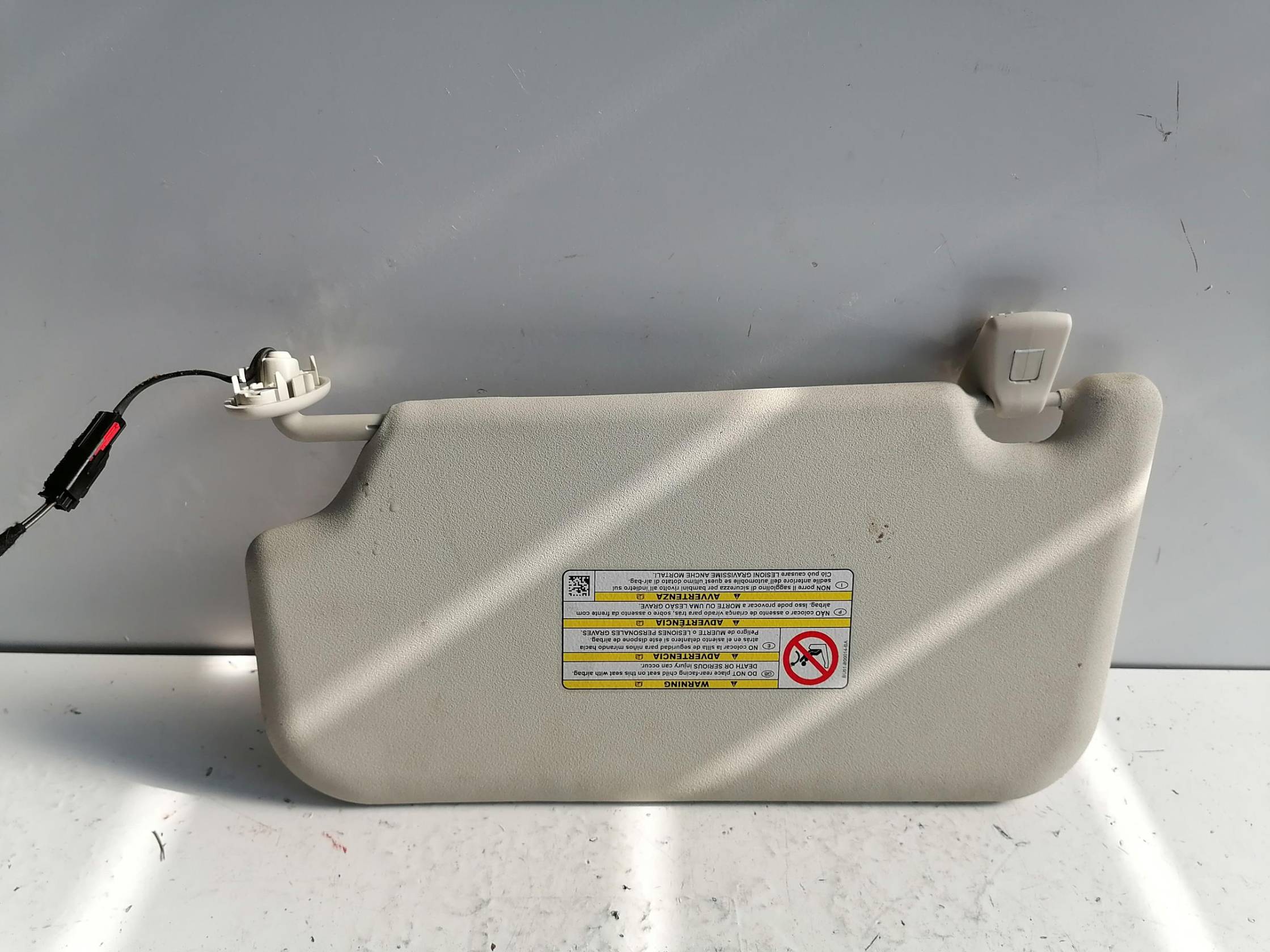 Aletta parasole parabrezza dx.